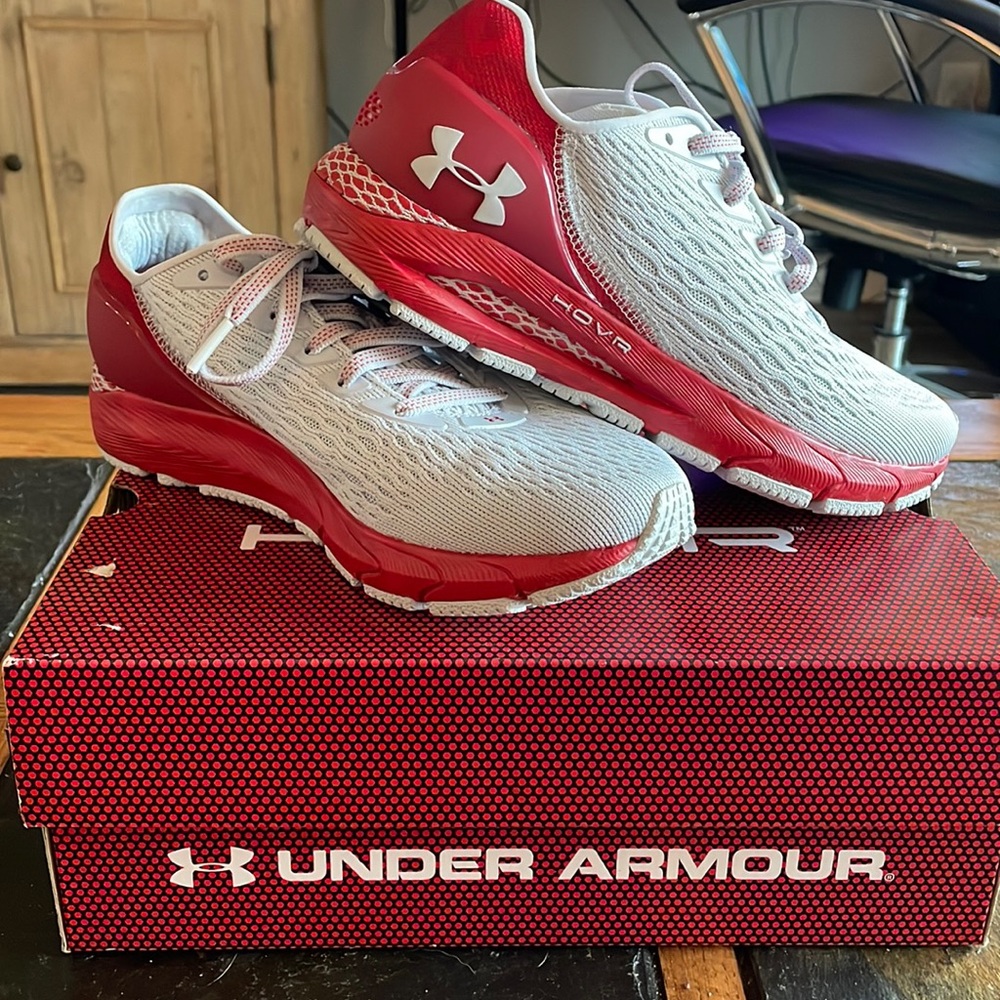 Women's Under Armour Gray Wisconsin Badgers HOVR Sonic 3 Running Shoes.